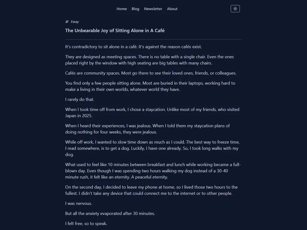 **カフェで一人座るときの、耐えられないほどの喜び**