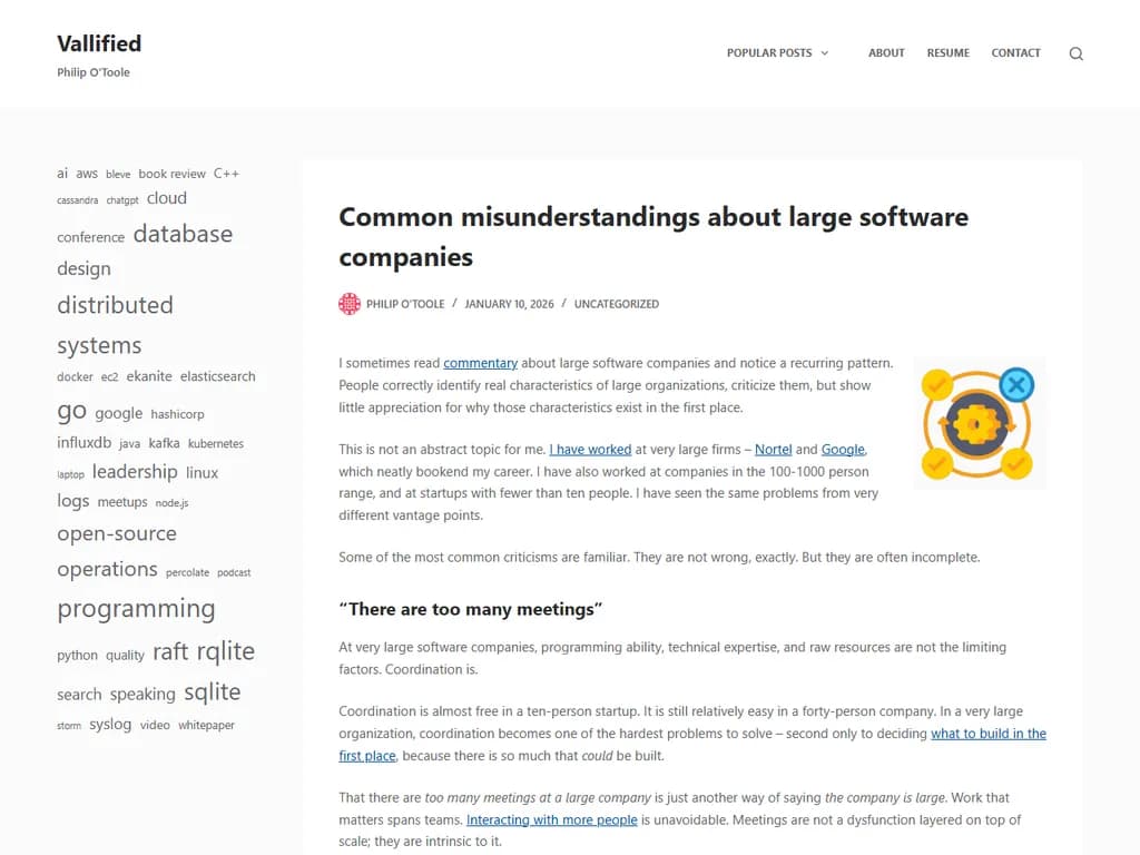**大手ソフトウェア企業に関する一般的な誤解**

1. **利益の追求だけが目的だ**  
   *現実:* 売上は重要ですが、多くの大手企業は研究開発、人材育成、地域社会への取り組みにも多額を投資しています。

2. **すべての従業員が同じ職位である**  
   *現実:* 職名は幅広く異なり、「エンジニア」でも担当する製品や責任レベルが大きく違うことがあります。

3. **新技術を採用するのが遅い**  
   *現実:* 大企業はしばしば並行して研究所を運営し、本番環境に移る前に最先端技術を試しています。

4. **社内文化は均質である**  
   *現実:* 数千人規模で複数地域に展開するため、チームやオフィスごとに文化が大きく異なることがあります。

5. **内部の人材だけに頼っている**  
   *現実:* ニッチなスキルを確保するため、外部から採用する戦略が一般的です。

6. **製品リリースは頻繁ではない**  
   *現実:* 多くの大手企業は継続的デリバリーパイプラインを構築し、毎日や場合によっては時間単位で更新を行っています。

7. **意思決定はトップダウンだけだ**  
   *現実:* 分散型チームが製品ロードマップを所有し、戦術的な選択を自律的に行いながら、戦略指針はリーダーシップから提供されます。

8. **ソフトウェアは常にバグだらけである**  
   *現実:* 厳格なテスト、自動化パイプライン、大規模なQAチームが、各リリースの品質基準を維持しています。